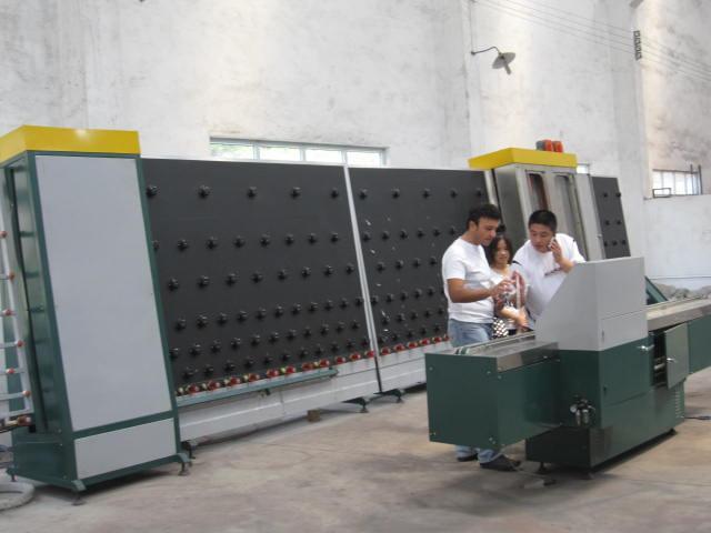 BZBX-1800立式全自動(dòng)中空玻璃平壓生產(chǎn)線(xiàn)